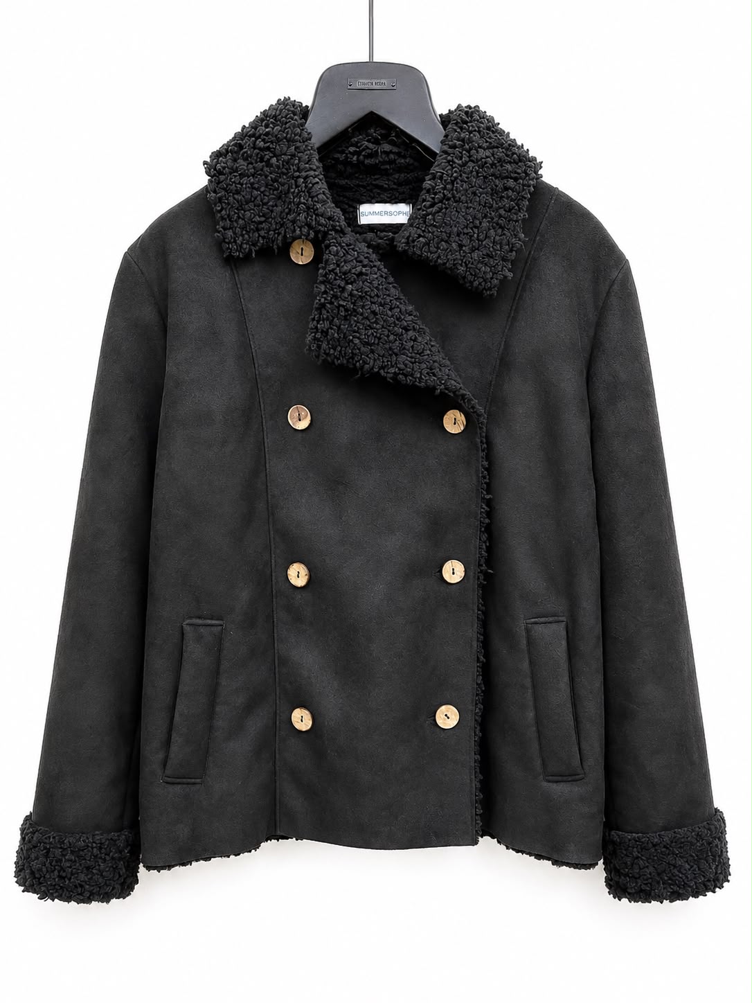 CALAFATE — Chaquetón cruzado de piel con corderito y botones de madera | Leathersophy Chaquetón cruzado de piel con corderito y botones de madera — modelo CALAFATE de Leathersophy