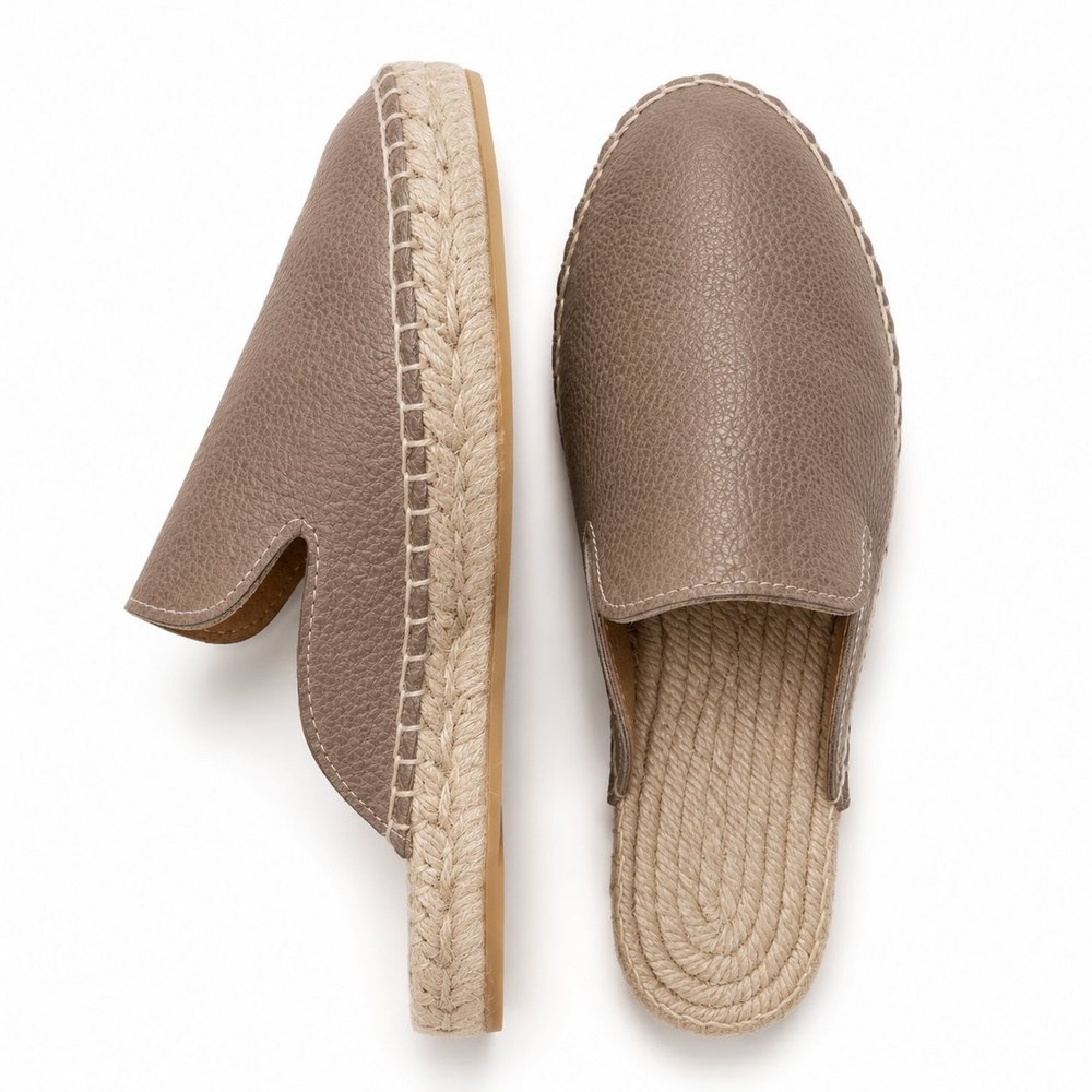 MARINA — Taupe | Leathersophy Zueco alpargata de piel con suela de yute trenzada — modelo MARINA en color Taupe de Leathersophy